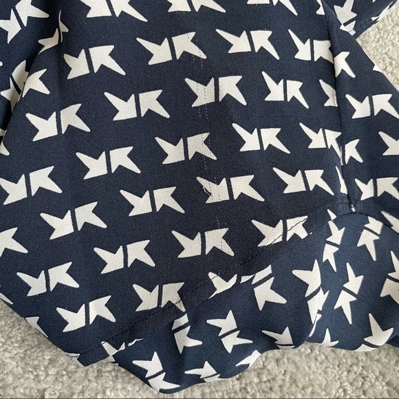 Theory Blue Silk Arrow Print Isaac Tank Top EUC Size Medium E0202545 - Picture 11 of 12